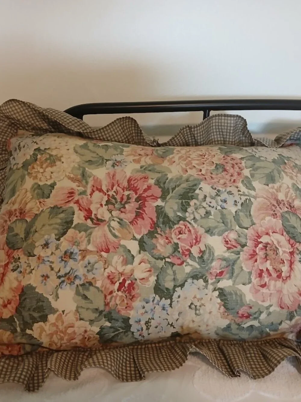 Vintage 90's Cottagecore Standard Size Floral Gingham Ruffled Pillow Sham Set